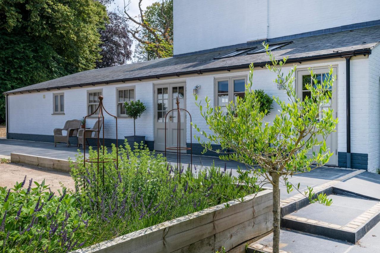 The Shepherds Huts & The Well Lodge At Ormesby Manor Ormesby Saint Michael Εξωτερικό φωτογραφία