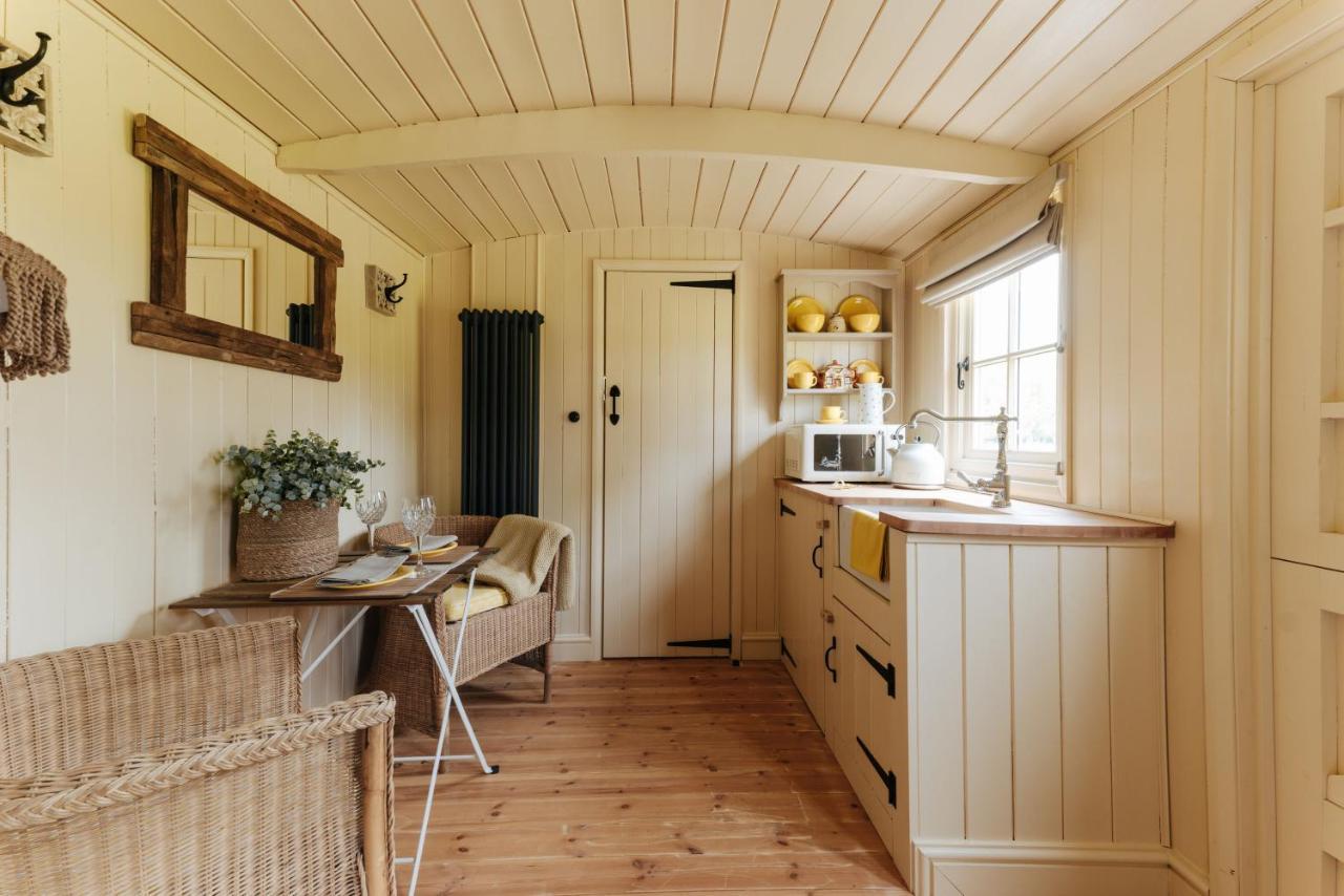The Shepherds Huts & The Well Lodge At Ormesby Manor Ormesby Saint Michael Εξωτερικό φωτογραφία