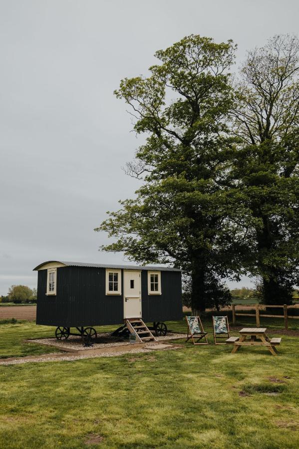 The Shepherds Huts & The Well Lodge At Ormesby Manor Ormesby Saint Michael Εξωτερικό φωτογραφία