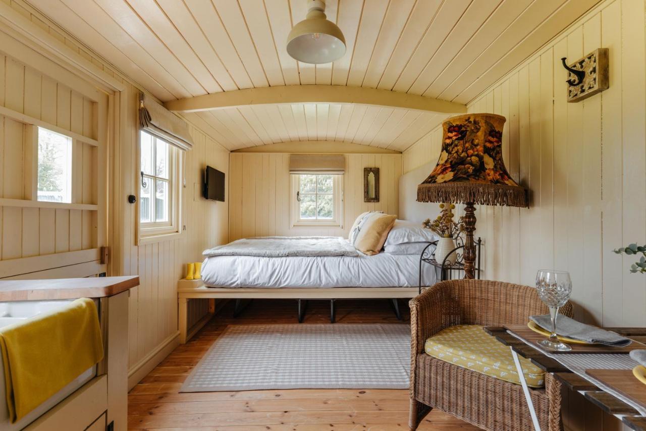 The Shepherds Huts & The Well Lodge At Ormesby Manor Ormesby Saint Michael Εξωτερικό φωτογραφία