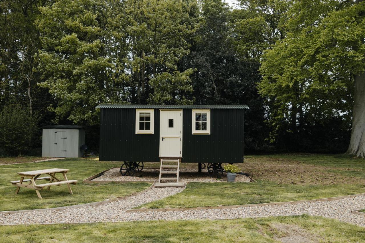 The Shepherds Huts & The Well Lodge At Ormesby Manor Ormesby Saint Michael Εξωτερικό φωτογραφία