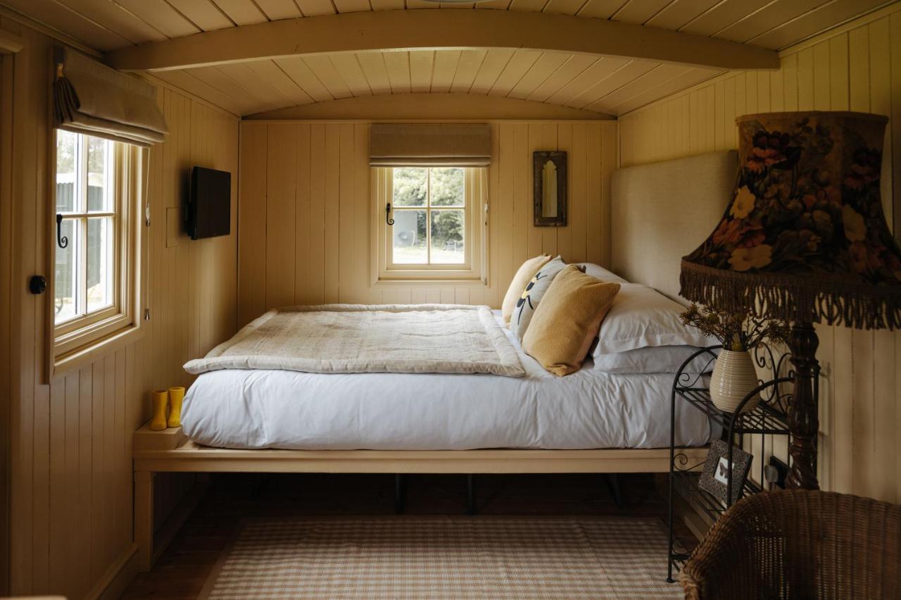 The Shepherds Huts & The Well Lodge At Ormesby Manor Ormesby Saint Michael Εξωτερικό φωτογραφία