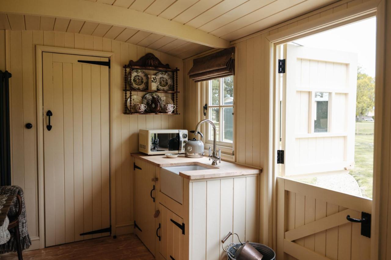 The Shepherds Huts & The Well Lodge At Ormesby Manor Ormesby Saint Michael Εξωτερικό φωτογραφία